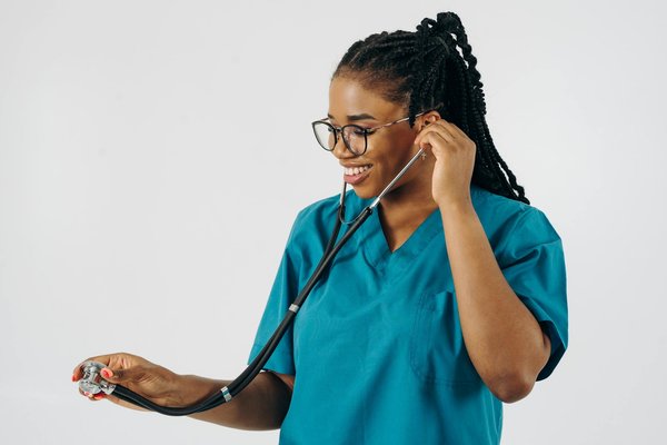 Comment créer un environnement apaisant à la maison pour favoriser le bien-être pendant la grossesse ?